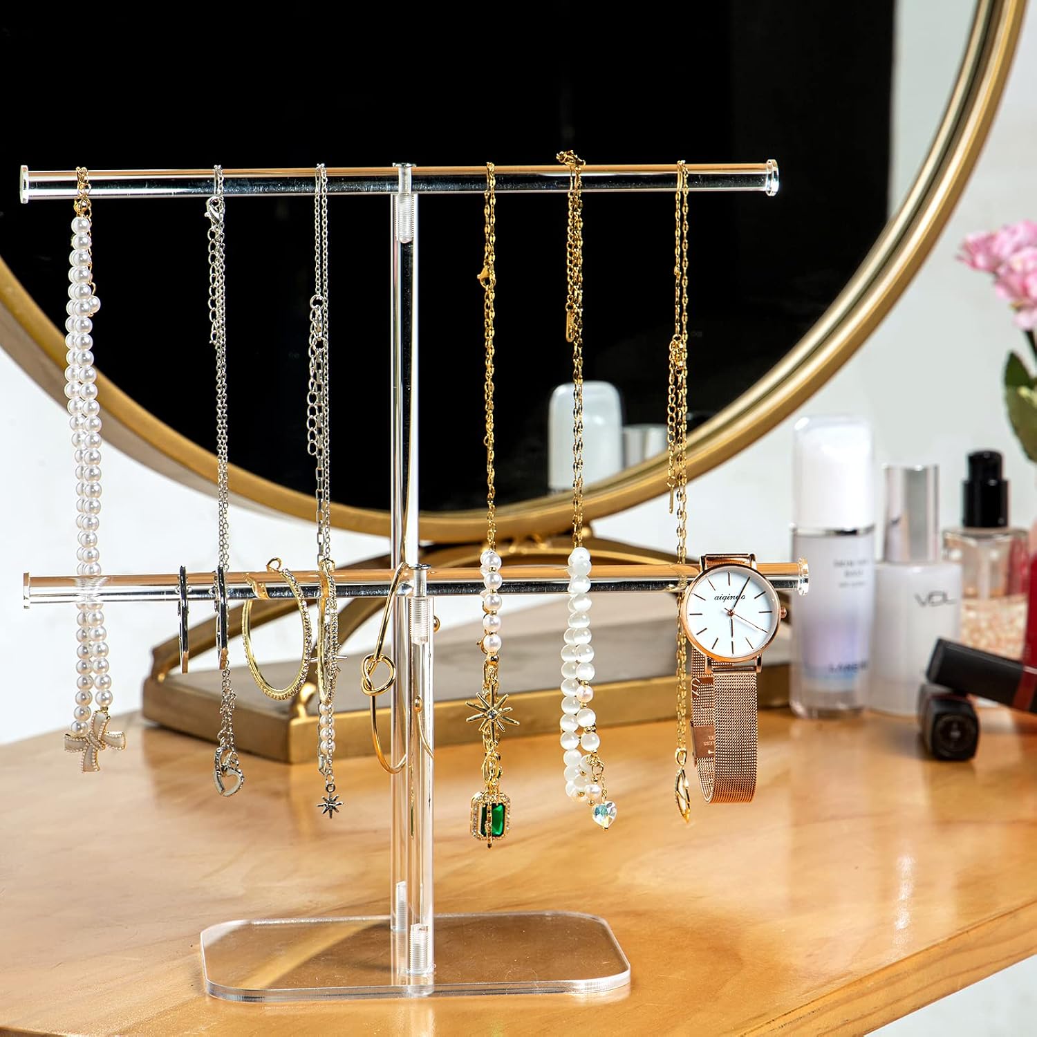 retail-jewelry-display-stand-in-store retail-jewelry-display-stand-in-store